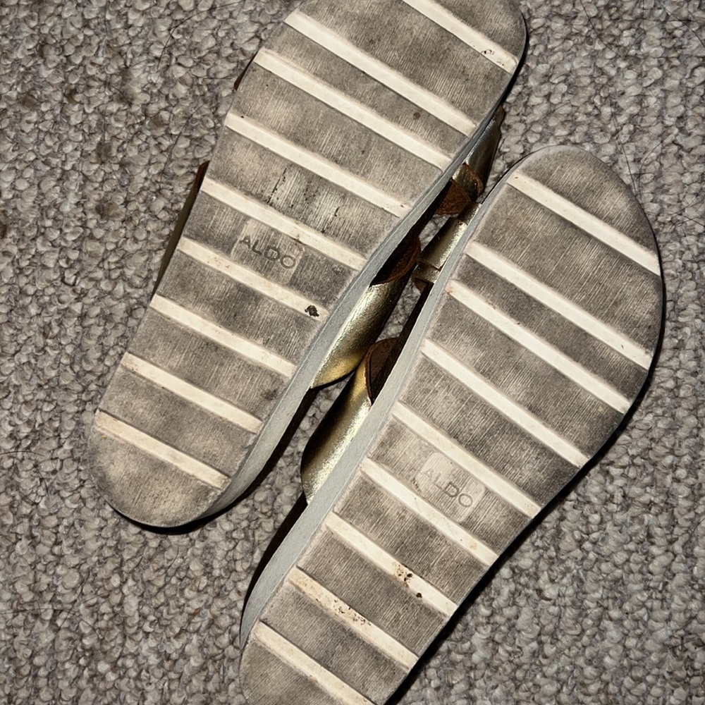 Woman’s Gold & White Platform Sandals SIZE: 8 - Picture 5 of 8